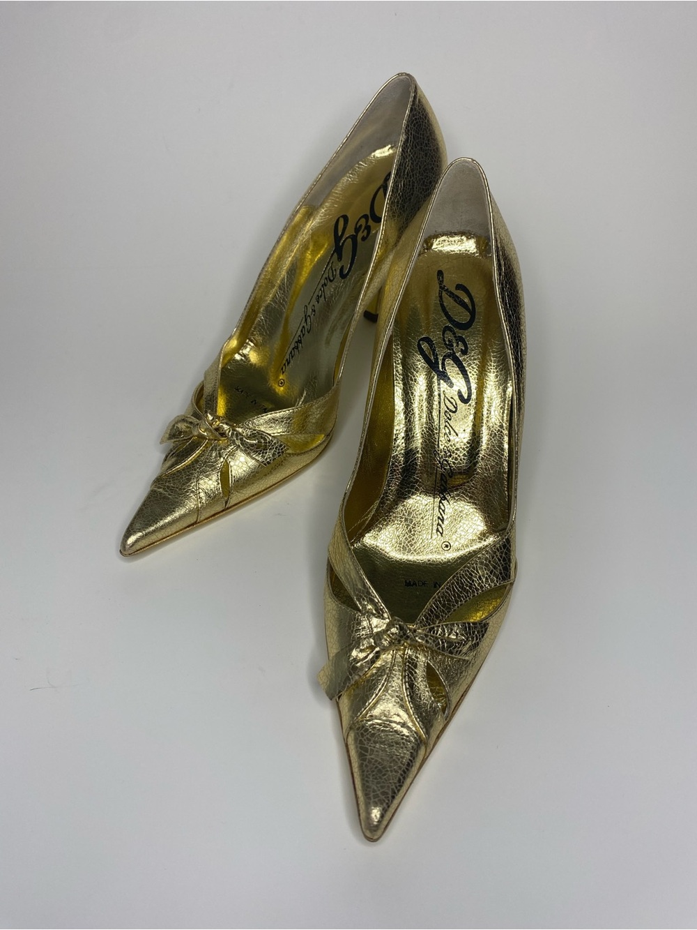 Dolce Gabbana Gold pointy toe heels Size 38 front bow
